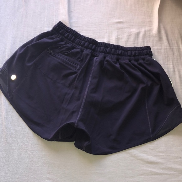 Lululemon LR Hotty Hot 4” Short - Picture 2 of 6